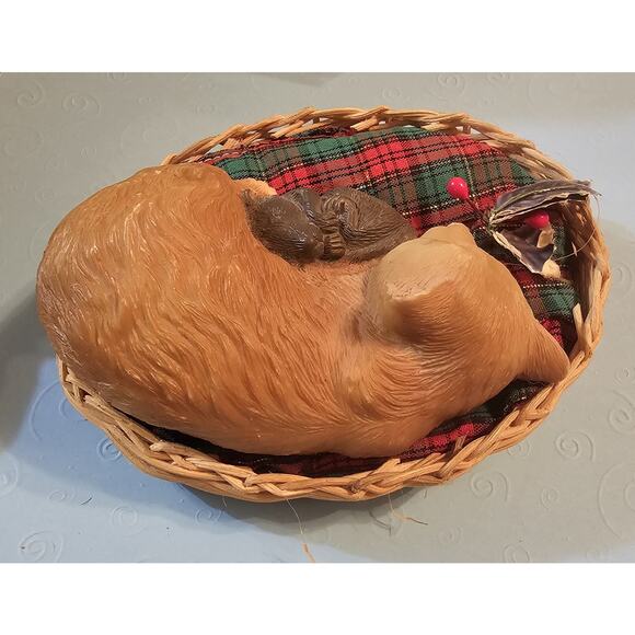 Christmas Around The World Kitten Mouse Cuddled In Kitty Bed Sleeping Figurines - Picture 5 of 8